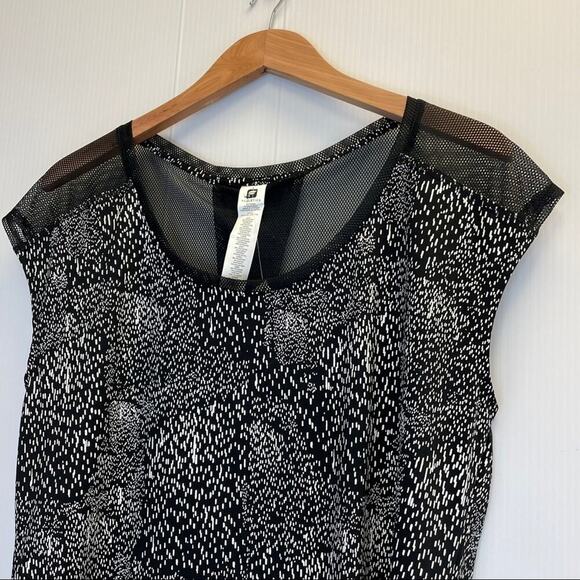 New! Fabletics Vanessa top athletic workout top - Picture 5 of 14